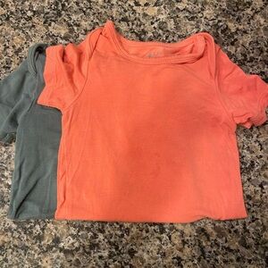 Kyte Baby bamboo onesies- set of two in coral and hunter green